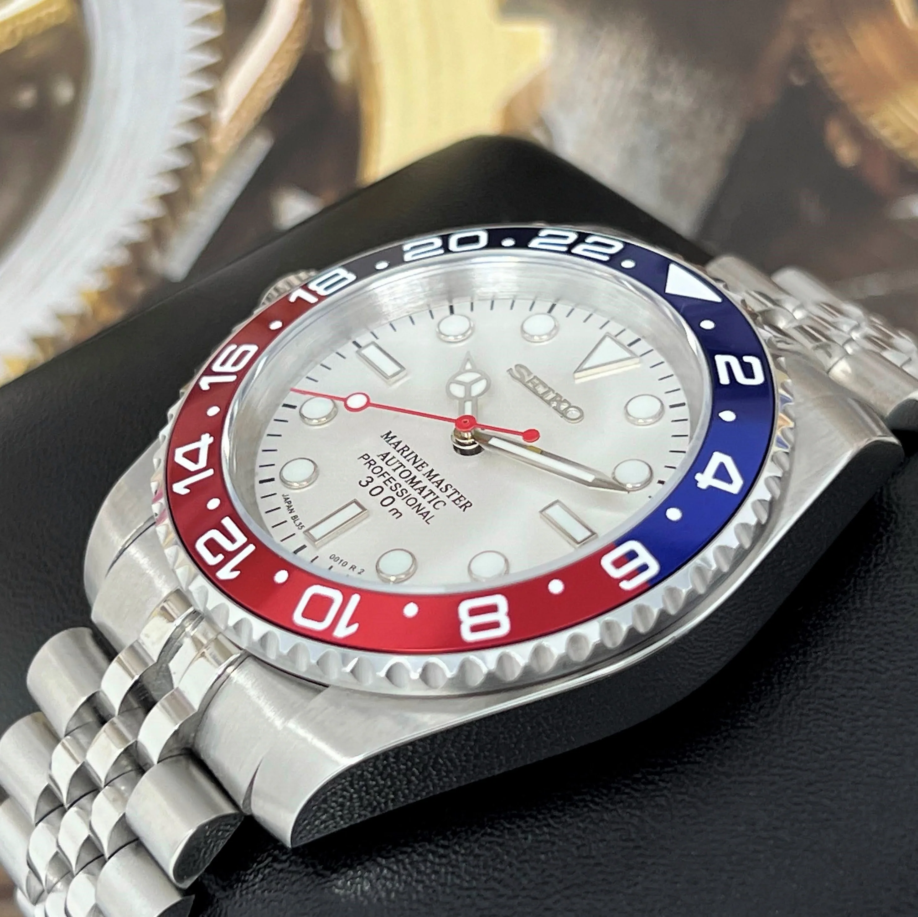 Polar White GMT Lefty - Image 4