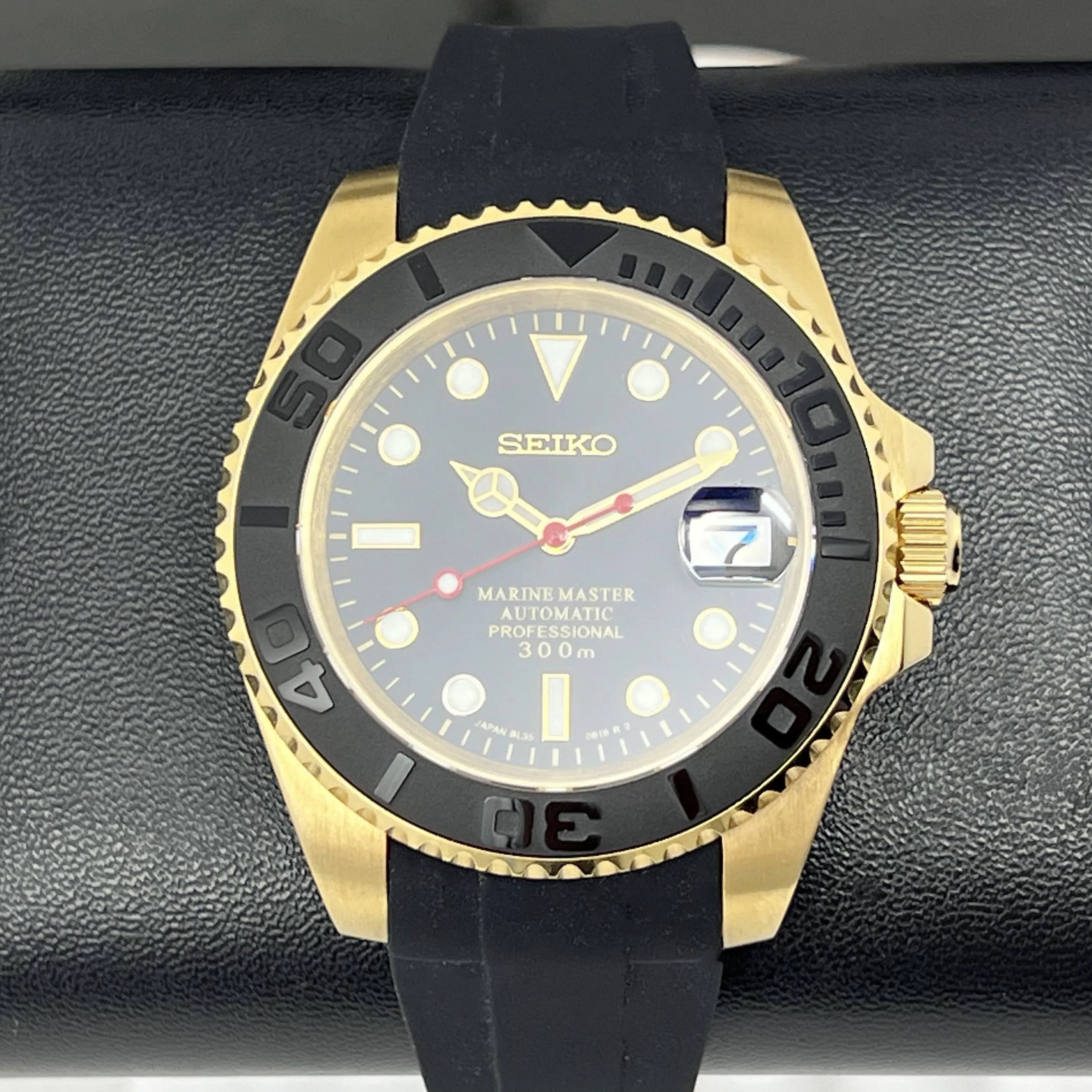 Gold Yacht Sub - Image 7