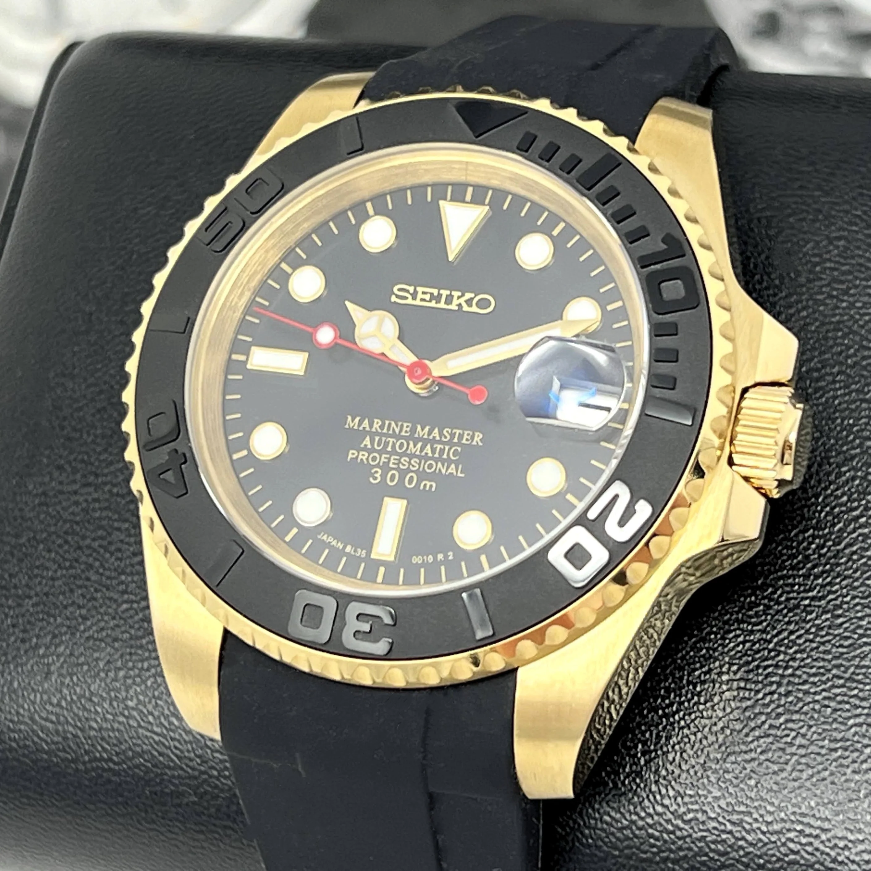 Gold Yacht Sub - Image 8